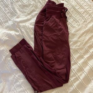 Lululemon cropped pants